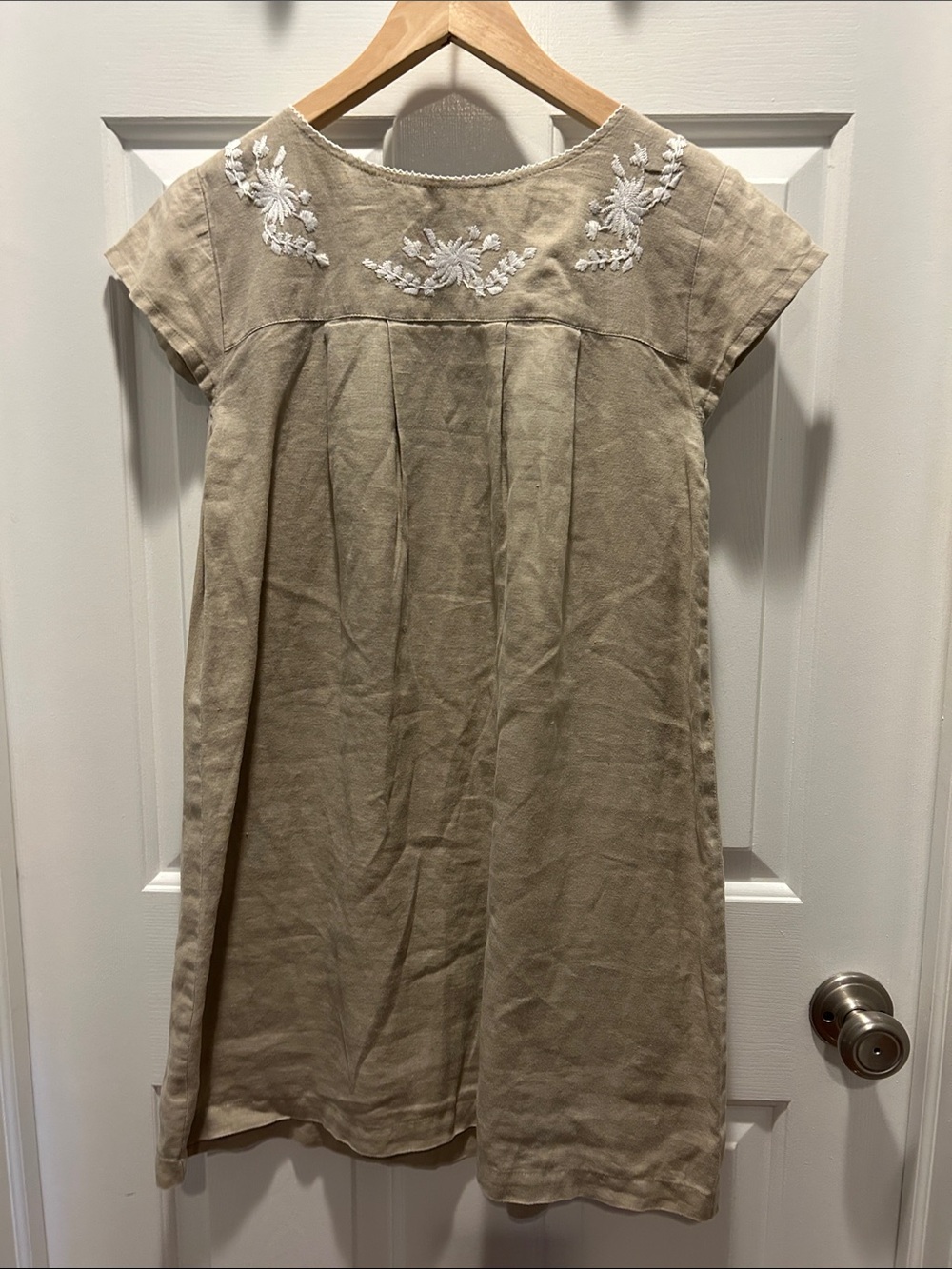 Zara Beige Mini Dress with White Embroidered Floral Detail - Picture 4 of 6